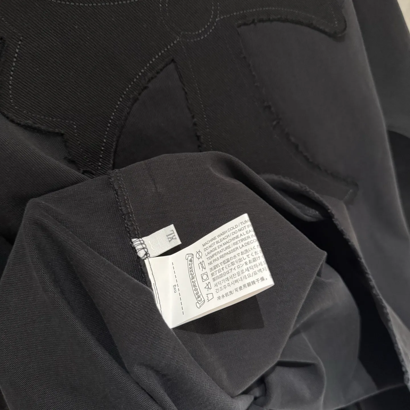 🅿️350 [Strict quality control] CH Crow Heart's new appliqué embroidered long-sleeved sweatshirt T-shirt. Heavy 340g double yarn fabric. Wash the whole garment twice. Frayed and torn on all four sides. Heavy fabric. The neckline is made of icy Salona. Loose fit. Deep, wide and stylish. No deformation or shrinkage. Color: 3 colors, black, white and gray. Size: M-2xl